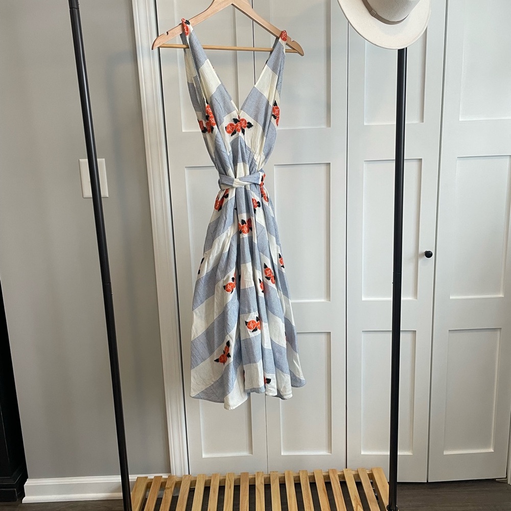 Elegant Blue and White Floral Midi Dress